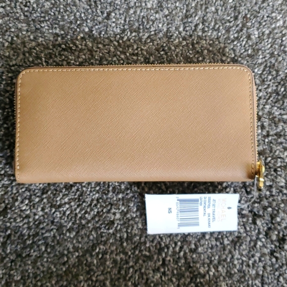 NWT Michael kors jet set wallet.. - Picture 2 of 4